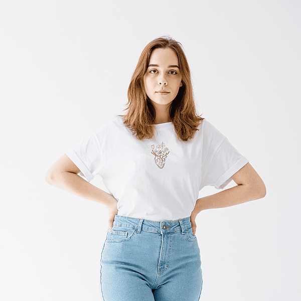 Minimal Heart Line Art White T‑Shirt – Volgania