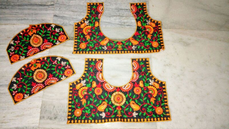 Embroidery_blouse1 Black