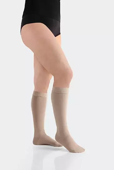 JUZ-3611ADFFSBSH14 IV - Juzo Move, Knee, FF, Short, Silicone, Beige