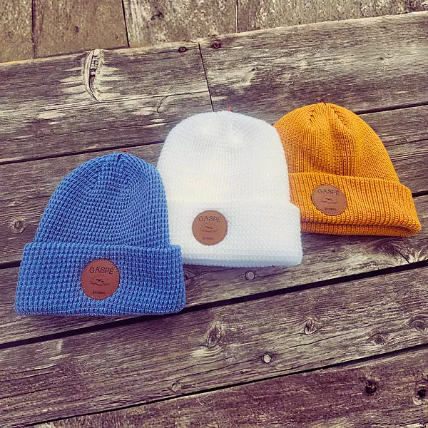 Tuque Rebord Gaufree + Ecusso...